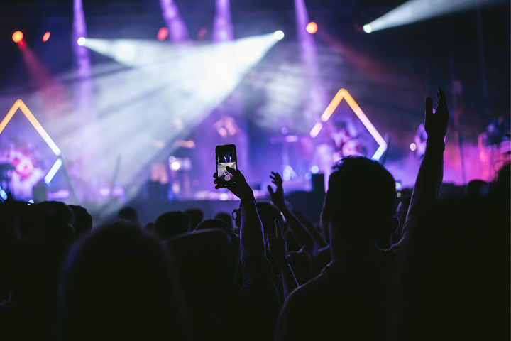 Fans holding up phones at a concert